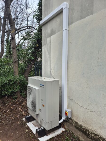 Unité extérieure Daikin climatisation réversible Paris 15 – installation Sol Air Services