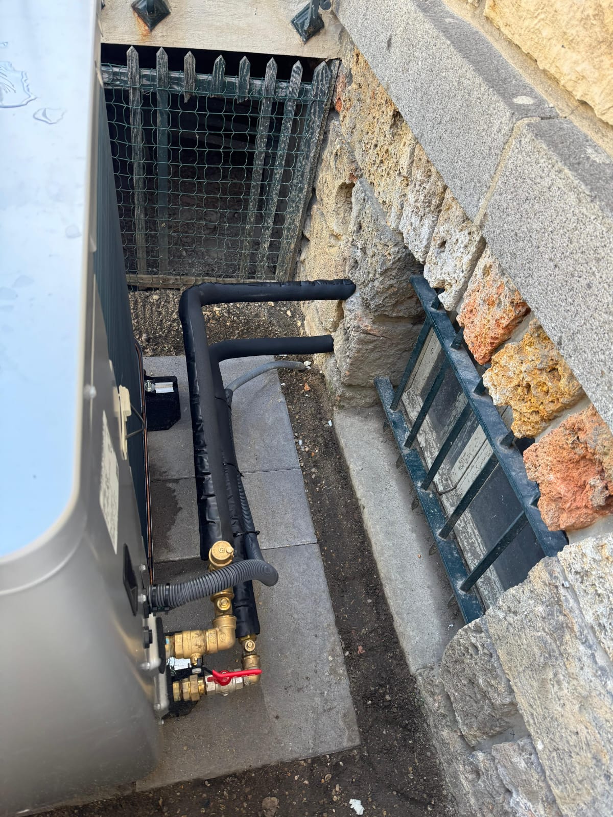 Raccordement hydraulique calorifugé de l'unité extérieure PAC Daikin – Chatou (78)